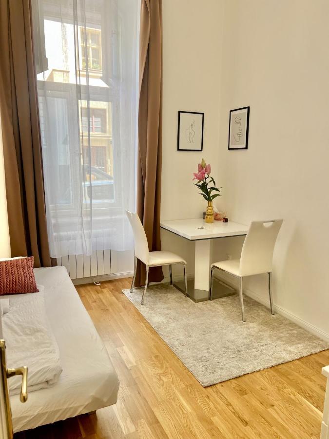 Angeloroma Deluxe Apartment Прага Экстерьер фото