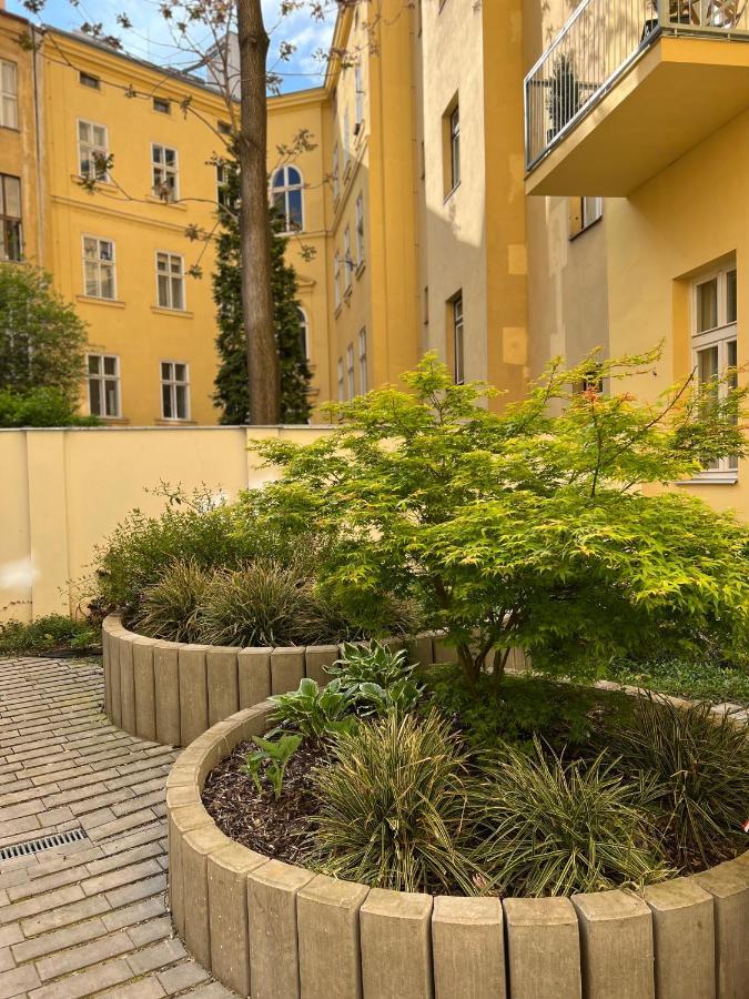 Angeloroma Deluxe Apartment Прага Экстерьер фото